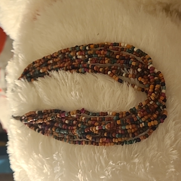 Beautiful  necklace for all occasions multiple colors - Picture 4 of 4